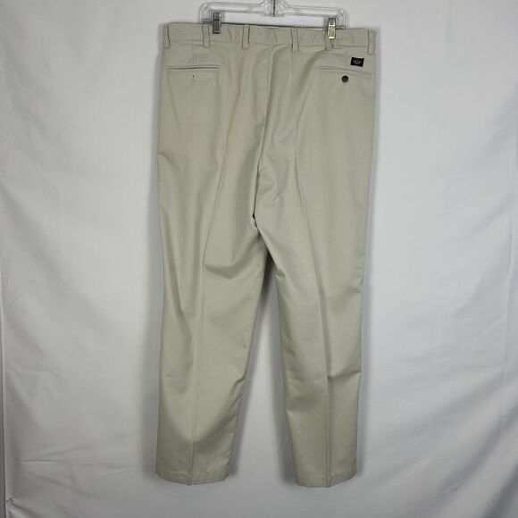 Men’s Dockers No Wrinkles Khakis Pleated Twill Pants 42x32 Classic Fit - Picture 2 of 8